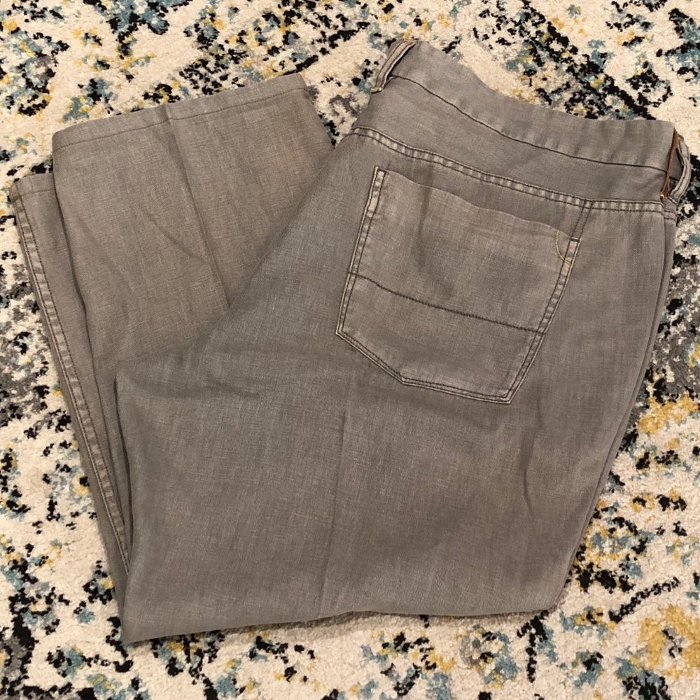 Tommy Bahama Linen/Cotton Jeans. 42/26 (Hemmed)